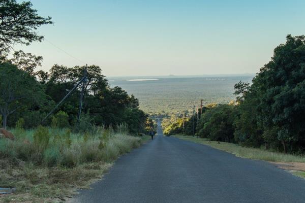 1 600 m² Land