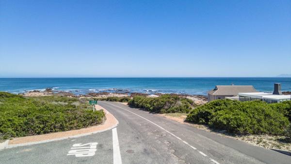 1 033 m² Land
