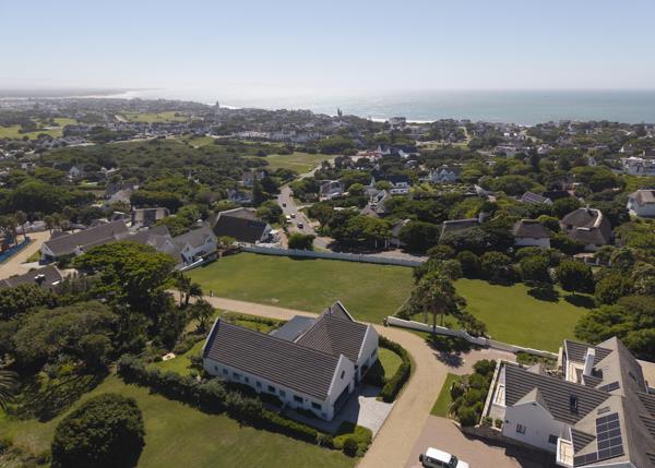 715 m² Land