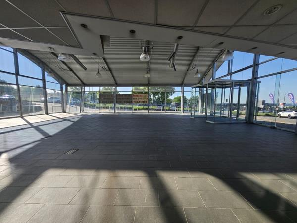 1 072  m² Commercial space