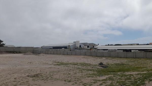 4 000 m² Land
