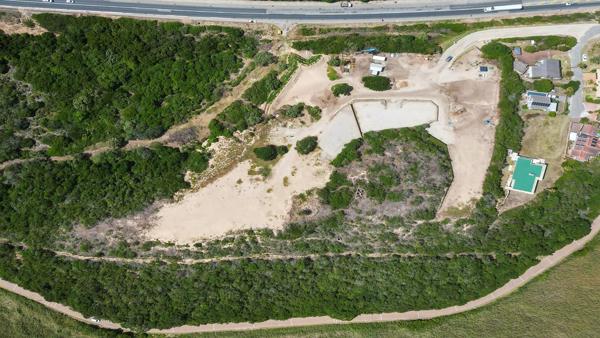 737 m² Land