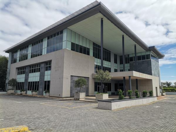 3 300  m² Commercial space