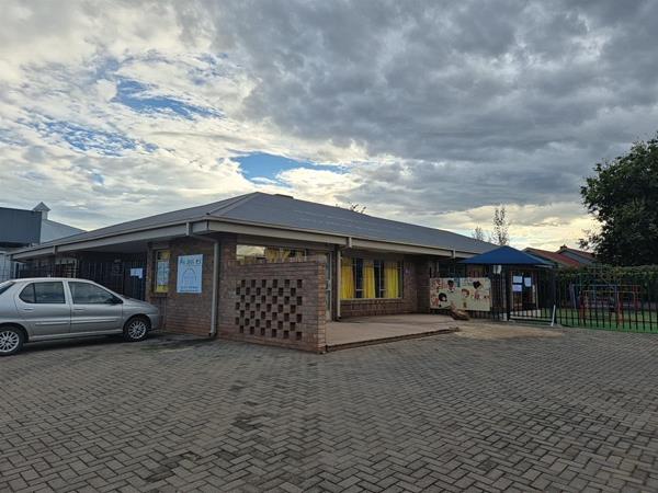 366  m² Commercial space