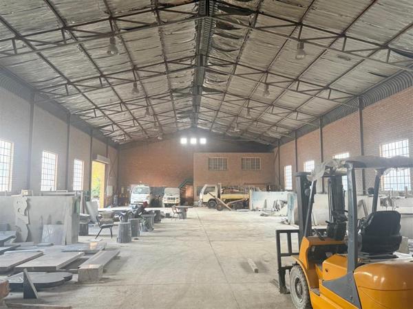 1 100 m² Commercial space