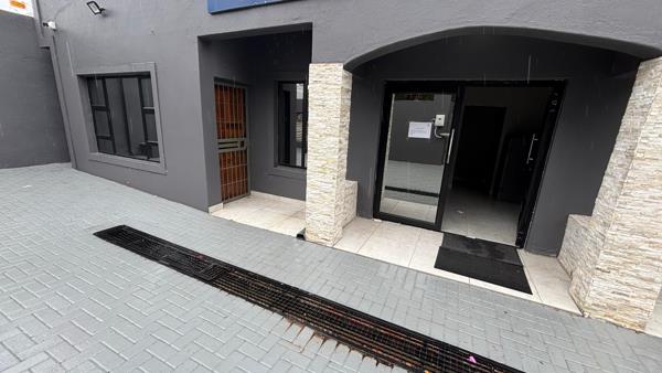 300  m² Commercial space