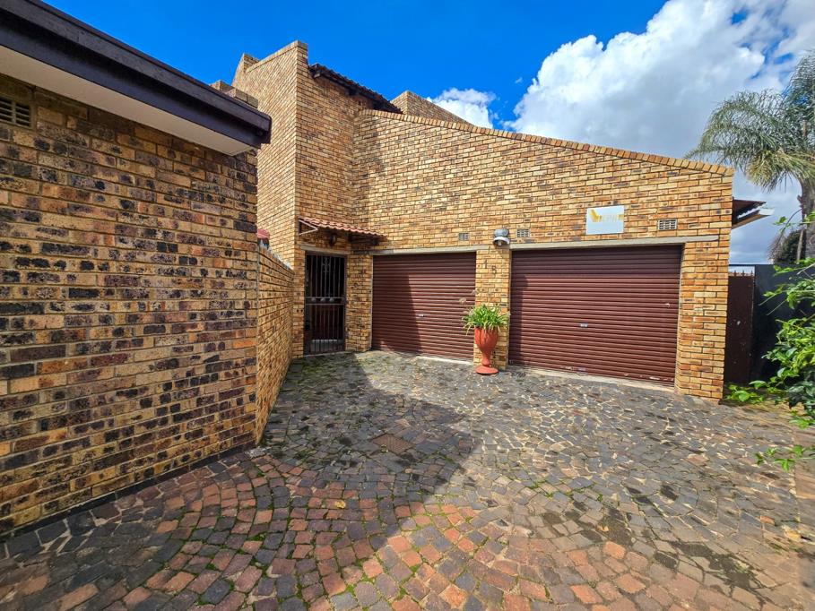 4 Bedroom Townhouse