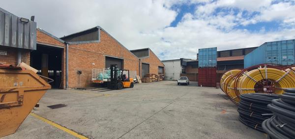2 500  m² Industrial space