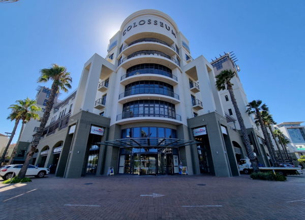 585  m² Commercial space