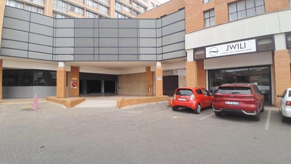 2 412 m² Retail Space