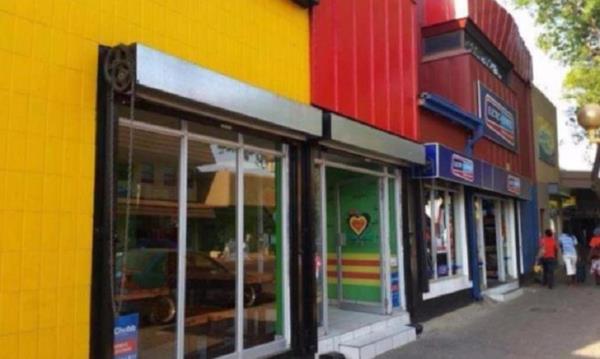 744  m² Commercial space