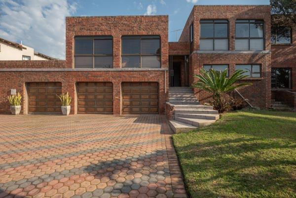 6 Bedroom House