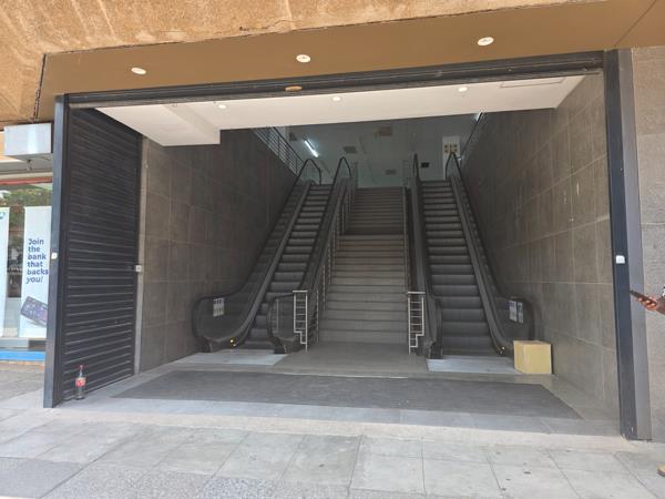 1 933  m² Retail Space