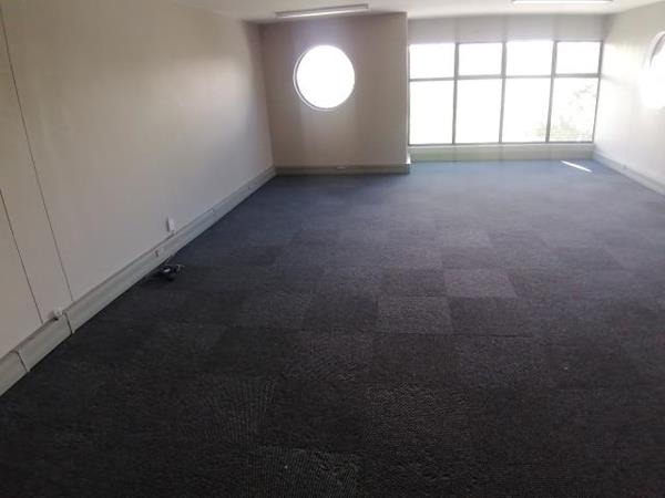 163  m² Commercial space