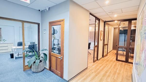 374 m² Office Space