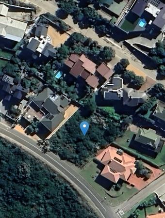 1 008 m² Land