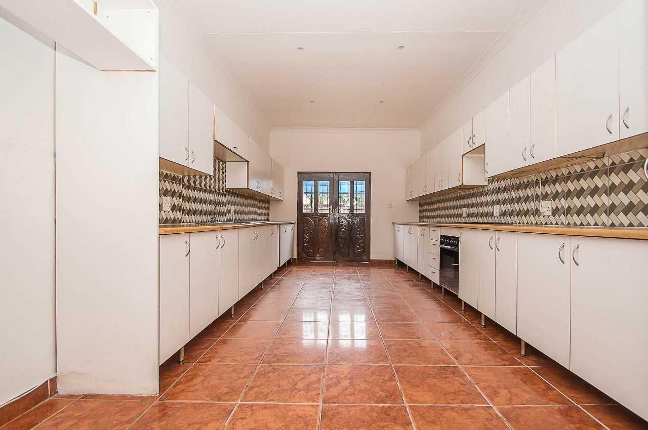 5 Bedroom House in Roodepoort Central