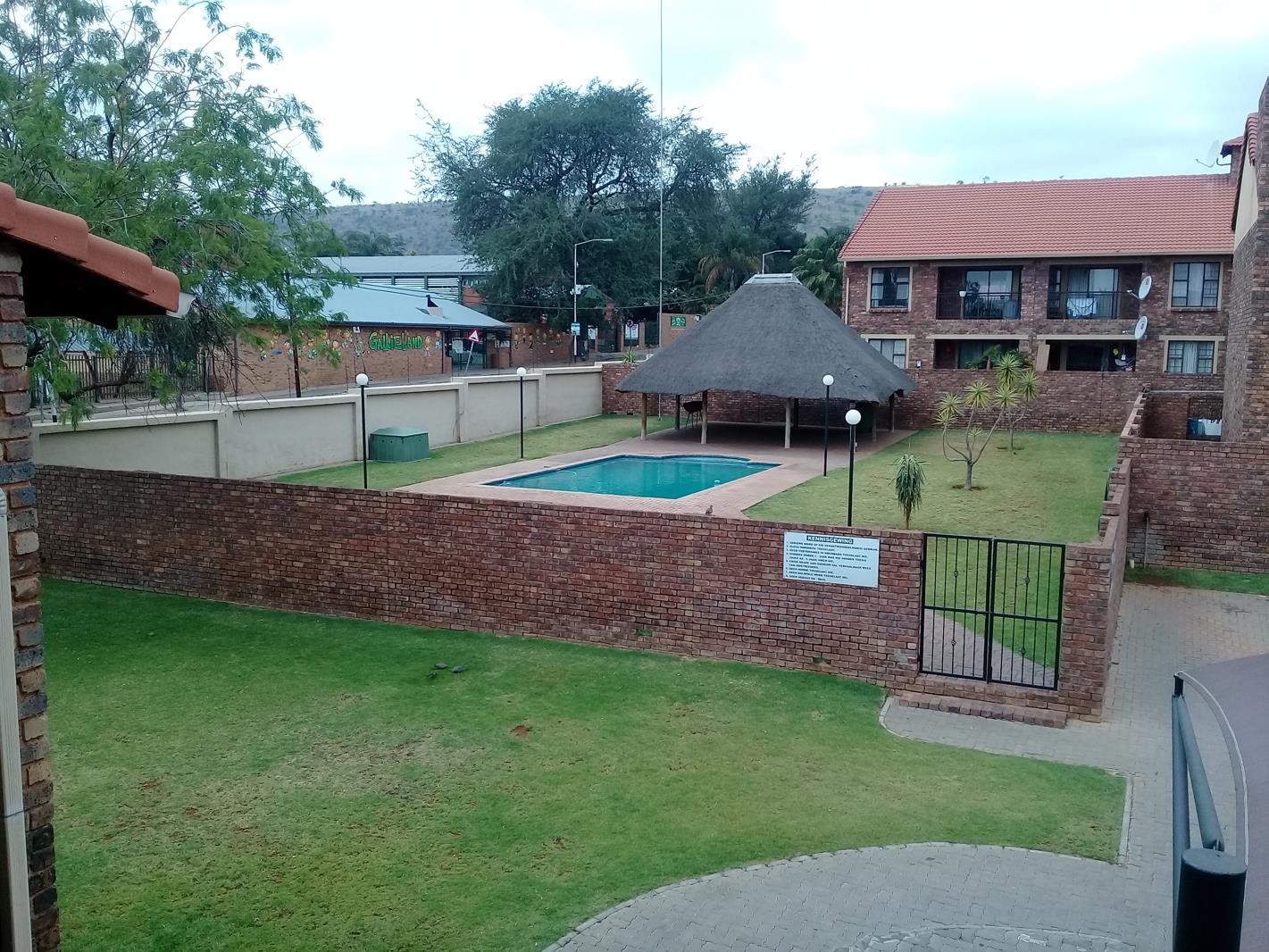 2 Bedroom Cluster in Magalieskruin