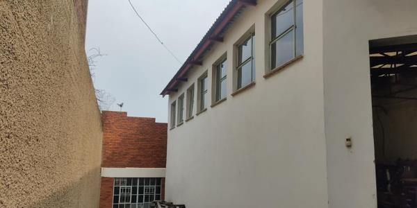 856 m² Retail Space