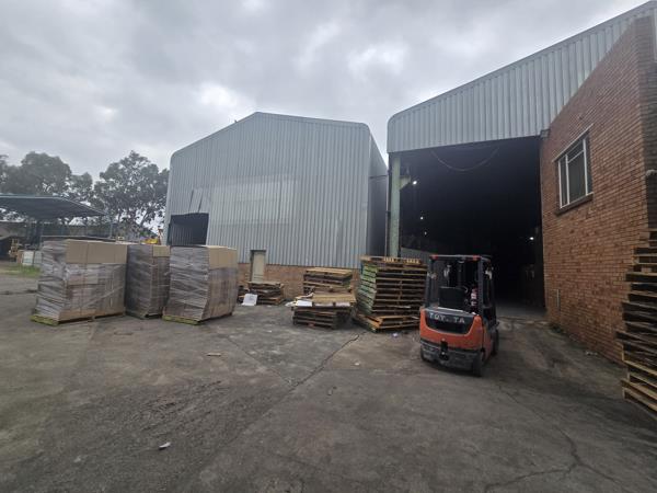 1 600  m² Industrial space