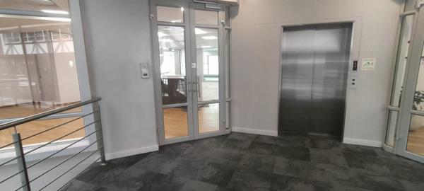 947 m² Commercial space