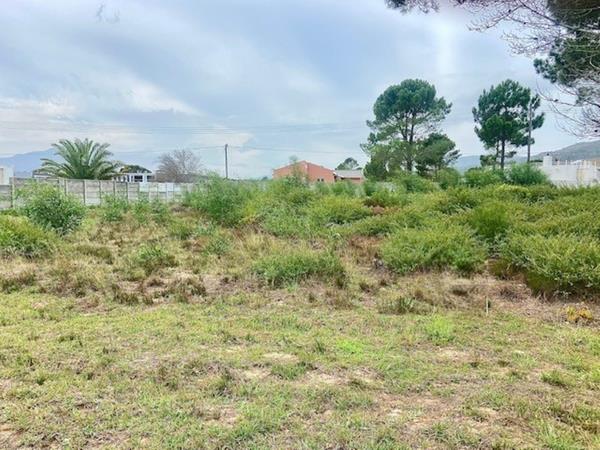 1 284 m² Land