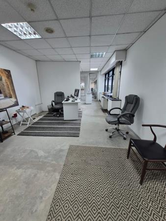 418 m² Office Space