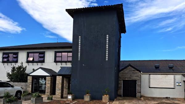 1 300 m² Commercial space