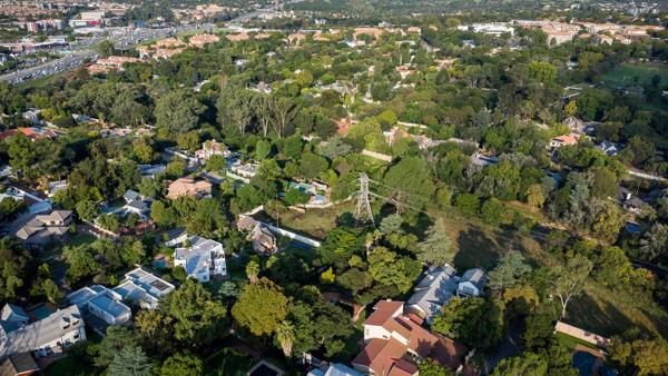 2 710 m² Land