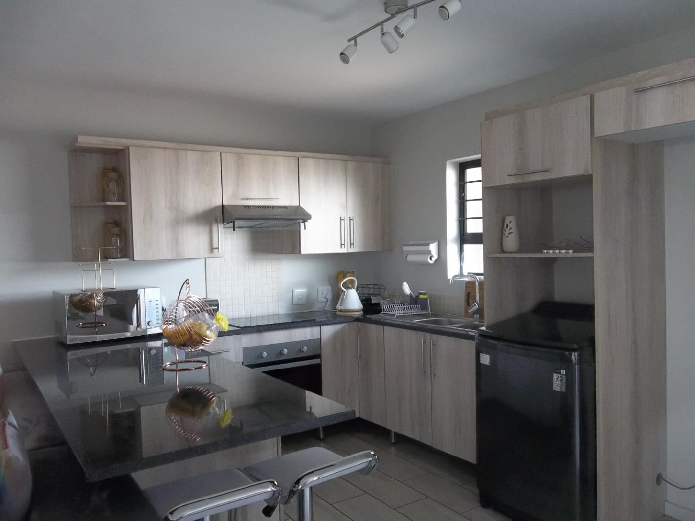 Apartment in Alberton North - View 4