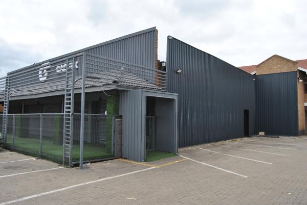 900  m² Commercial space