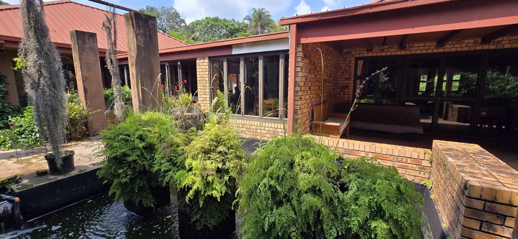 1 037 m² Commercial space
