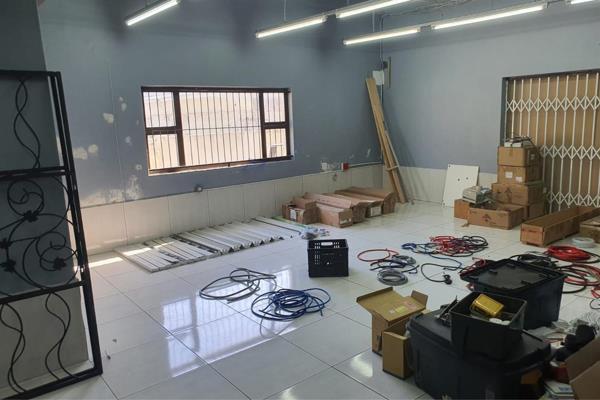 300  m² Commercial space