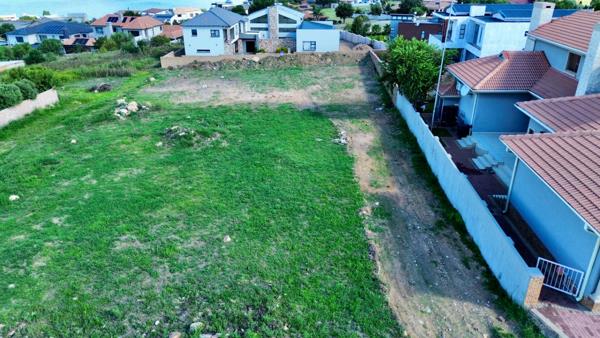 1 098 m² Land