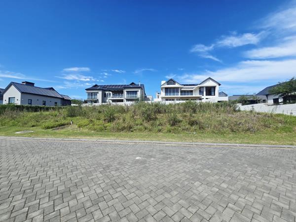 737 m² Land