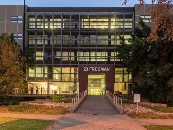 1 929.7 m² Commercial space