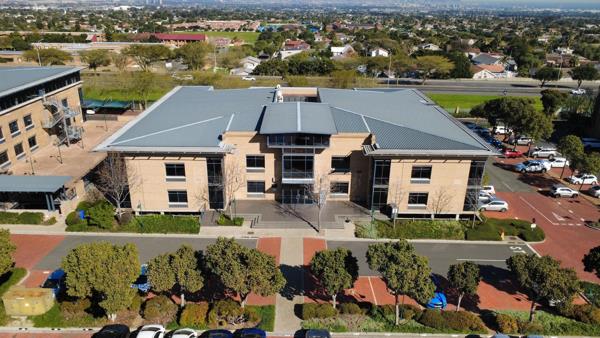 747 m² Commercial space