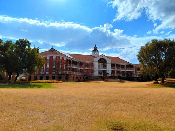 2 500 m² Commercial space