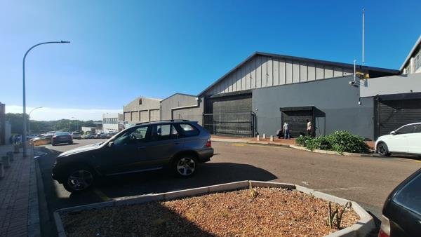 1 100 m² Industrial space