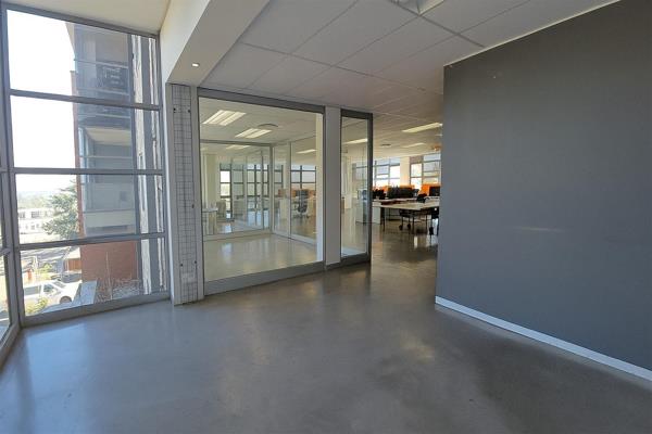 299 m² Commercial space