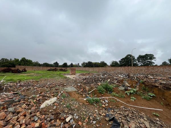 4 700 m² Land