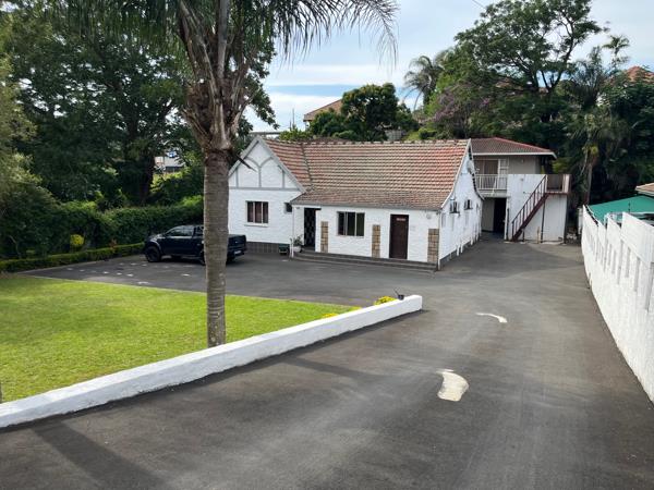 1 033 m² Commercial space