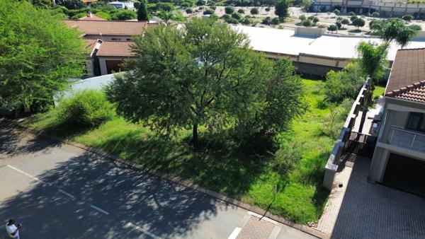 817 m² Land