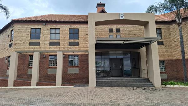 303 m² Office Space