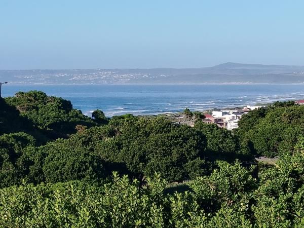 1 048 m² Land