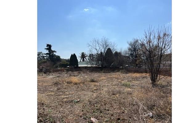 1 015 m² Land