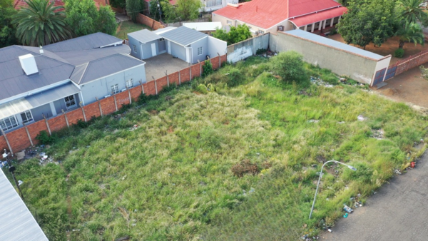767 m² Land