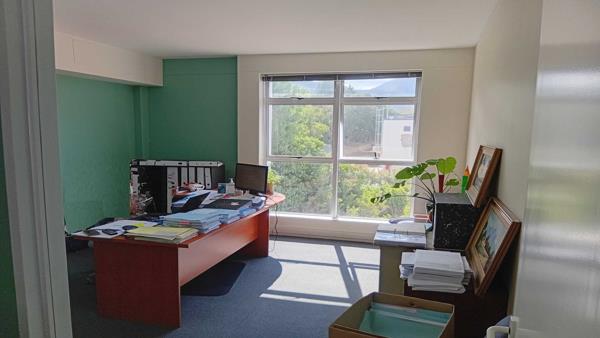 102  m² Office Space