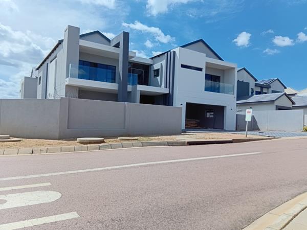 6 Bedroom House