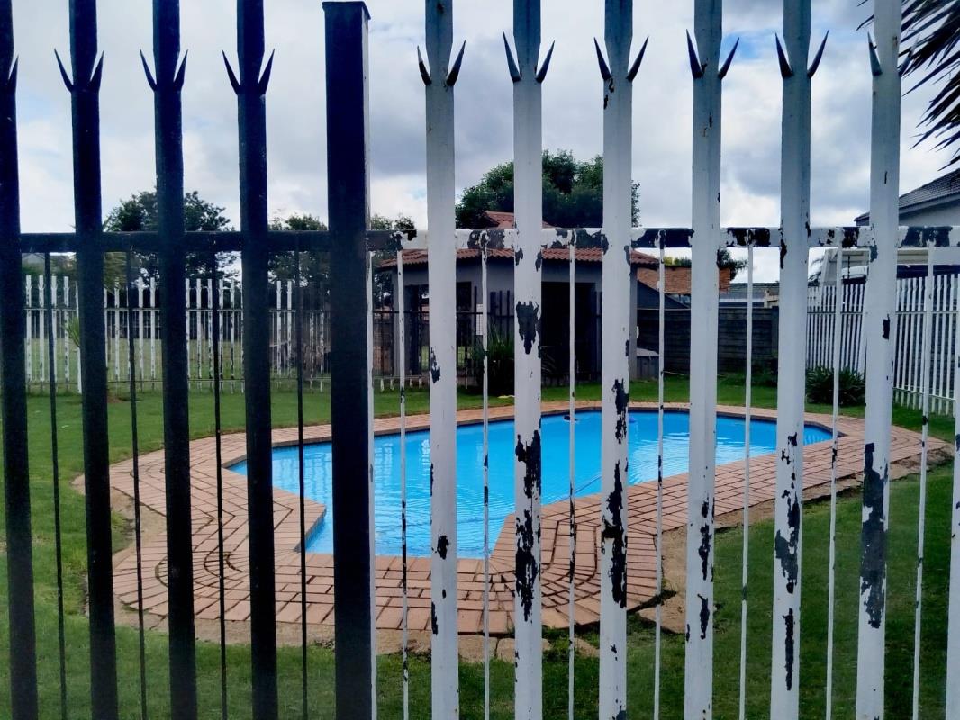 Apartment in Kempton Park, Aston Manor, Ekurhuleni Ward 15 - View 4
